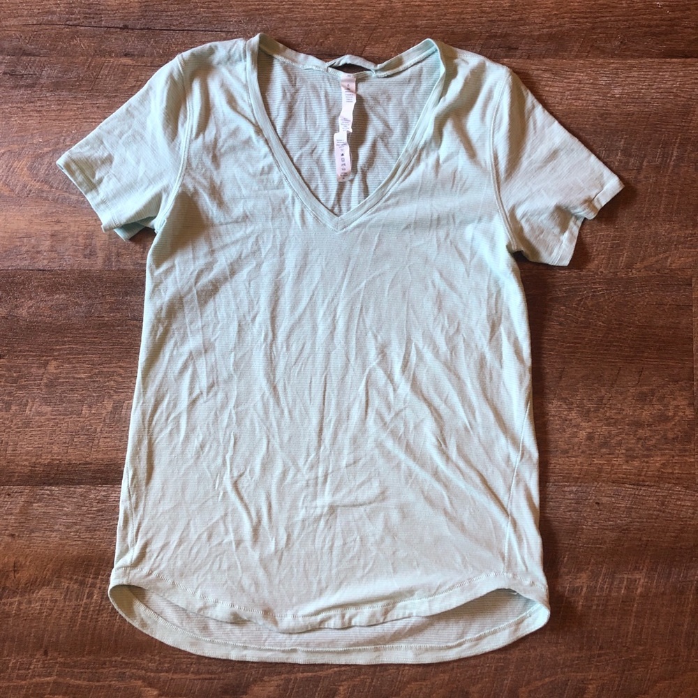 Lululemon workout shirt